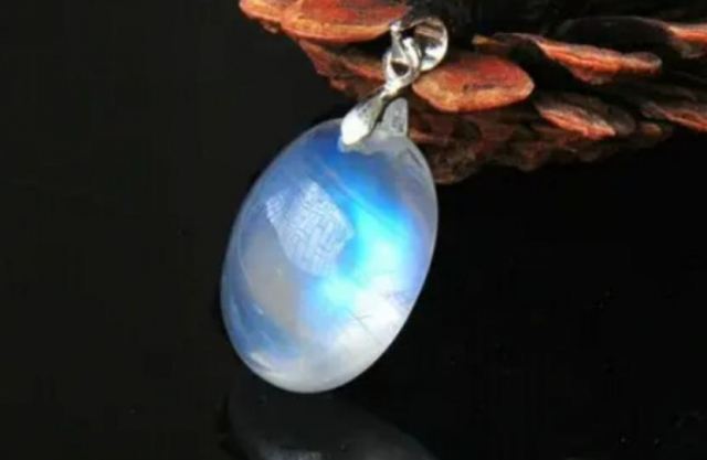 月光石為什么越戴越渾濁 月光石一般在什么價位 月光石為什么越戴越渾濁 月光石一般在什么價位