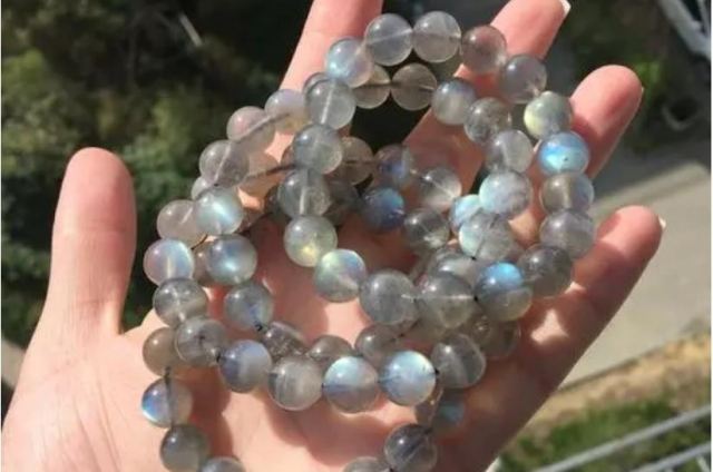 什么是灰月光石 灰月光石什么樣的品質好 什么是灰月光石 灰月光石什么樣的品質好