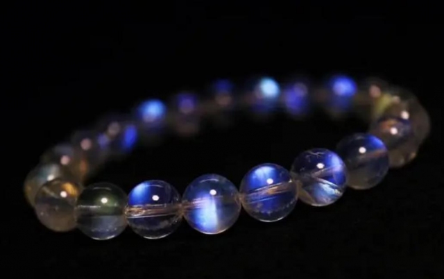 月光石為什么不能亂帶 佩戴月光石有什么禁忌 月光石為什么不能亂帶 佩戴月光石有什么禁忌