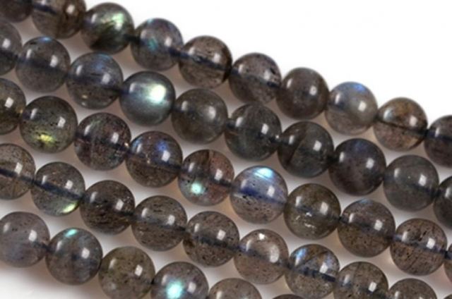 灰月光石放床頭有助于助眠嗎 幾十塊的灰月光石是真的假的 灰月光石放床頭有助于助眠嗎 幾十塊的灰月光石是真的假的