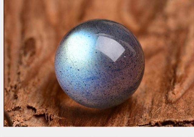 灰月光石放床頭有助于助眠嗎 幾十塊的灰月光石是真的假的 灰月光石放床頭有助于助眠嗎 幾十塊的灰月光石是真的假的