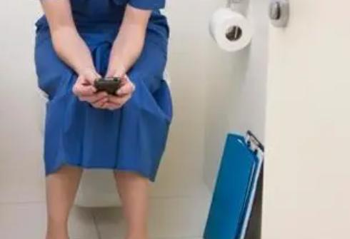 冬季女性為什么會頻繁上廁所 導(dǎo)致尿頻的原因這些情況要小心 冬季女性為什么會頻繁上廁所 導(dǎo)致尿頻的原因這些情況要小心