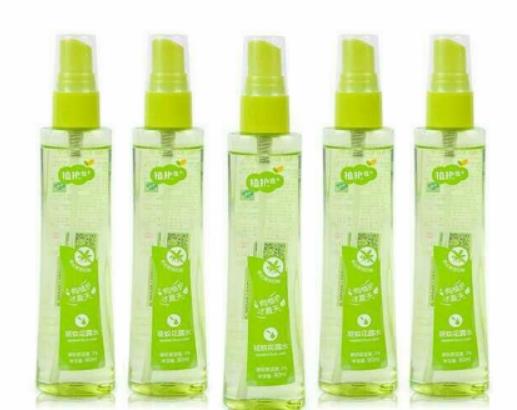 花露水噴頭發有影響嗎?花露水噴房間小孩睡覺有毒嗎 花露水噴頭發有影響嗎?花露水噴房間小孩睡覺有毒嗎