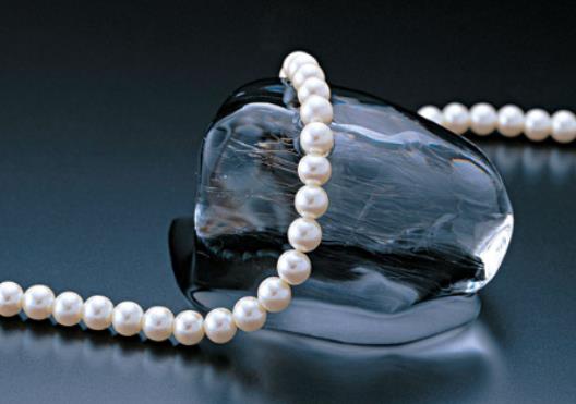 珍珠項(xiàng)鏈?zhǔn)堑暮眠是海水的好?珍珠項(xiàng)鏈?zhǔn)前咨暮眠是粉色的好 珍珠項(xiàng)鏈?zhǔn)堑暮眠是海水的好?珍珠項(xiàng)鏈?zhǔn)前咨暮眠是粉色的好