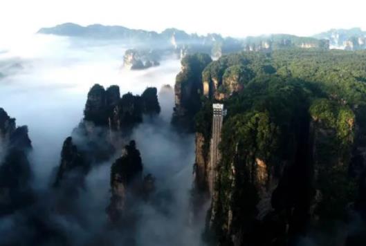 7月份去張家界好玩還是8月去好?張家界7月份是雨季嗎 7月份去張家界好玩還是8月去好?張家界7月份是雨季嗎