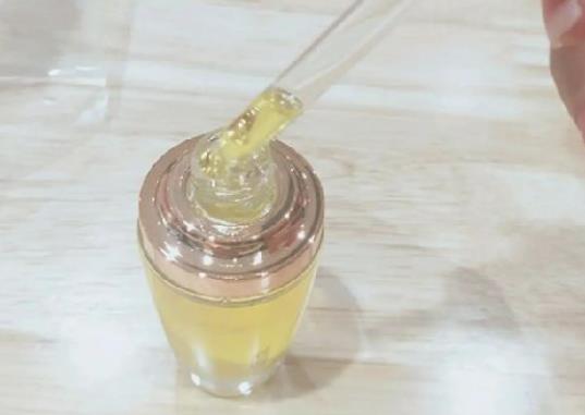 山茶花精油有涂抹燙傷的作用嗎?山茶花精油能預防妊娠紋嗎 山茶花精油有涂抹燙傷的作用嗎?山茶花精油能預防妊娠紋嗎