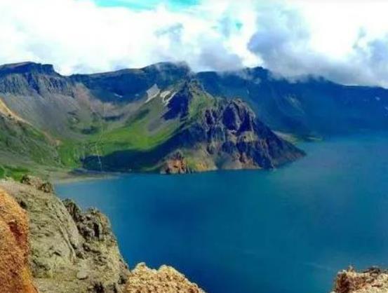 長白山北坡和西坡哪個好玩?長白山天池是怎么形成的 長白山北坡和西坡哪個好玩?長白山天池是怎么形成的