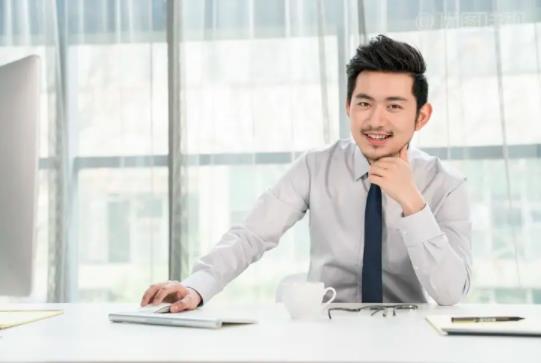 如何挑選西裝顏色?怎么看衣服面料