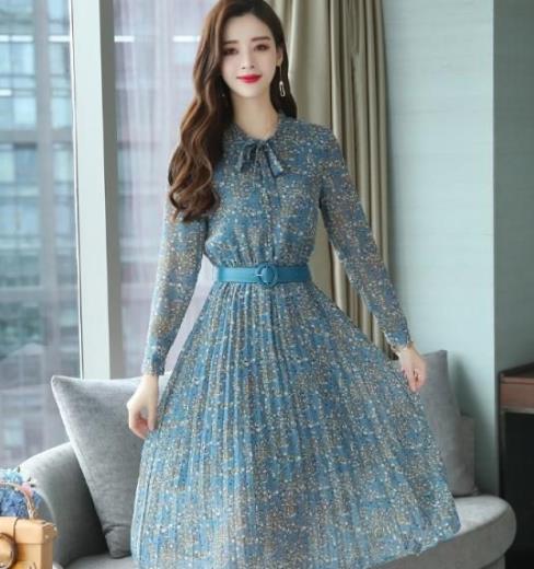 碎花連衣裙怎么搭配?搭配碎花連衣裙注意什么?