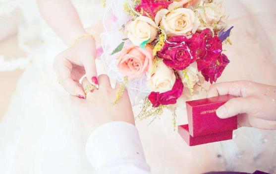 裸婚是什么意思?80后新潮結婚方式 男女對裸婚的態度及看法 裸婚是什么意思?80后新潮結婚方式 男女對裸婚的態度及看法