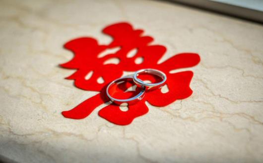 裸婚是什么意思?80后新潮結婚方式 男女對裸婚的態度及看法 裸婚是什么意思?80后新潮結婚方式 男女對裸婚的態度及看法